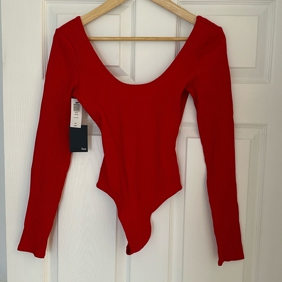 ARITZIA WILFRED Leila Long Sleeved Bodysuit Ribbed Thong Red Lillooet Size Small - Picture 2 of 6